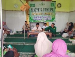 Fatayat serta Muslimat Plemahan Belajar Sholat dan Bersyukur yang Benar