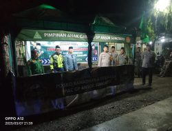 Kapolsek Sumobito Kunjungi Posko Ramadhan Ansor Banser
