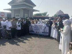 Berangkat dari Tebuireng, 4.000 Jamaah Majelis Seribu Rebana Sowan Gus Iqdam dan Ziarah