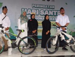 Meriahkan Hari Santri 2025, Kirab di Pesantren Seblak Suguhkan Ratusan Hadiah