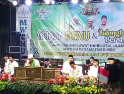 Ribuan Nahdliyin Shalawatan Bersama JASNU Diwek, Gus Muzaki Tekankan Makna Ruwah