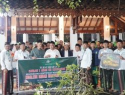 Penuhi Nadzar Lunas Pembelian Tanah, Ratusan Kader MWC NU Perak Jalan Kaki ke Makam Mbah Hasyim