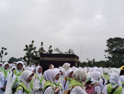 LP Ma’arif NU Diwek Bekali Murid MI Manasik Haji