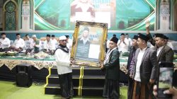 Gelar “Bapak ISHARI” untuk KH Abdul Wahab Chasbullah Diserahkan Jelang Muktamar Ke-35 NU