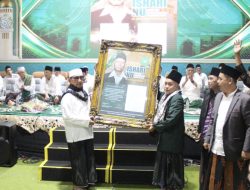 Gelar “Bapak ISHARI” untuk KH Abdul Wahab Chasbullah Diserahkan Jelang Muktamar Ke-35 NU